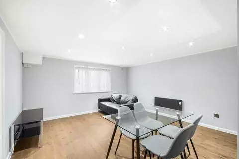 1 bedroom apartment to rent, London