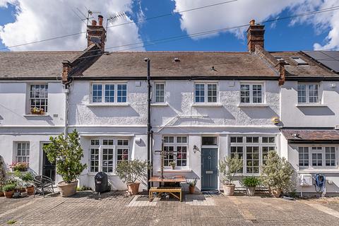Bensbury Close, London, SW15