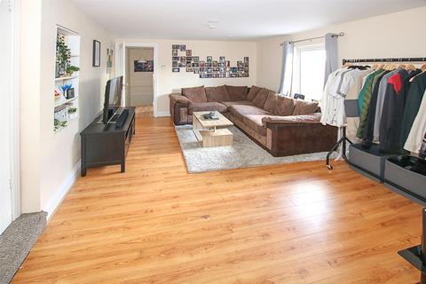 undefined, Market Street, Fordham CB7