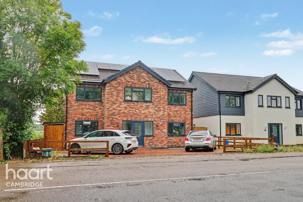 4 bedroom detached house to rent