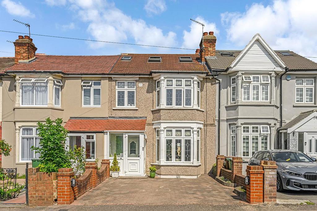 4 bedroom house for sale in Chingford on OnTheMarket