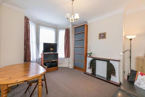 3 bedroom flat for sale, Furness Road, London NW10