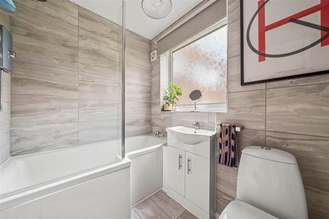 1 bedroom flat for sale, Rossiter Lodge, Rosetrees, Guildford