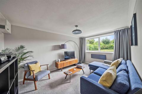 1 bedroom flat for sale, Rossiter Lodge, Rosetrees, Guildford