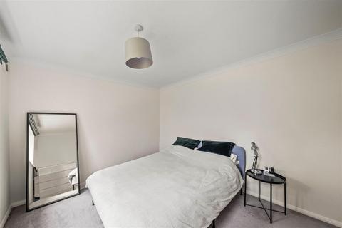 1 bedroom flat for sale, Rossiter Lodge, Rosetrees, Guildford