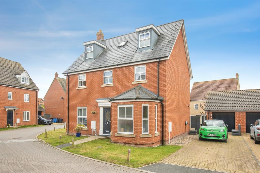 6 bedroom detached house for sale