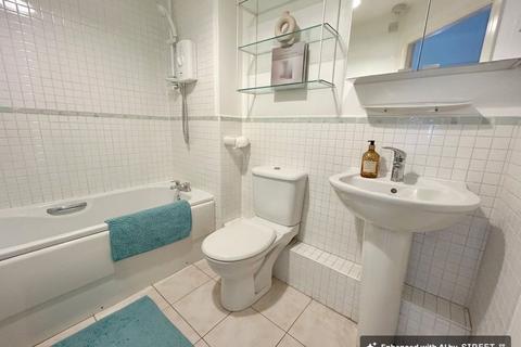 2 bedroom flat for sale, Holden Avenue, Whalley Range, M16