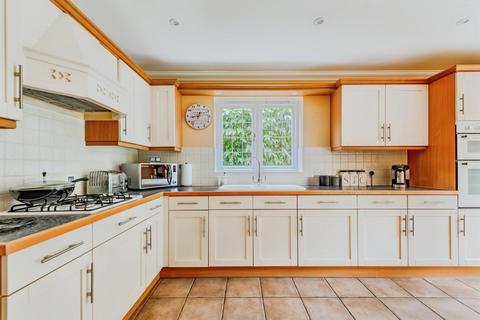5 bedroom detached house for sale, Maynard Close, Copthorne, Crawley