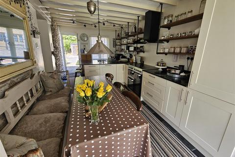 4 bedroom cottage for sale, Milton Combe, Yelverton
