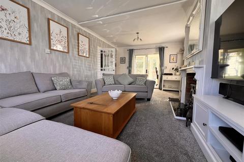 3 bedroom detached house for sale, Nodes Road, Northwood