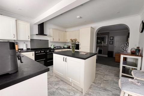 3 bedroom detached house for sale, Nodes Road, Northwood