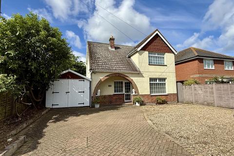 3 bedroom detached house for sale, Nodes Road, Northwood
