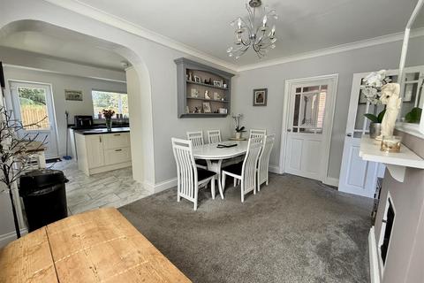 3 bedroom detached house for sale, Nodes Road, Northwood