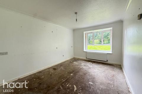 undefined, Highlands Close, LEEDS