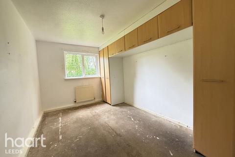 undefined, Highlands Close, LEEDS