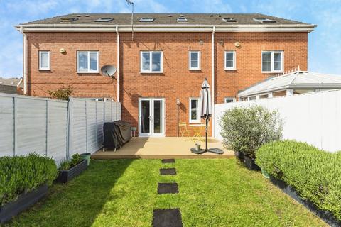 4 bedroom townhouse for sale, Peart Place, LEEDS