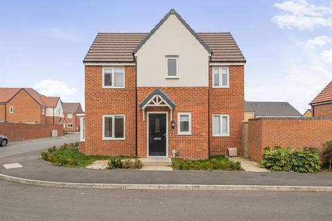 3 bedroom semi-detached house to rent, Horwood Drive, NG4