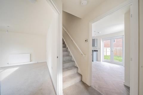 3 bedroom semi-detached house to rent, Horwood Drive, NG4