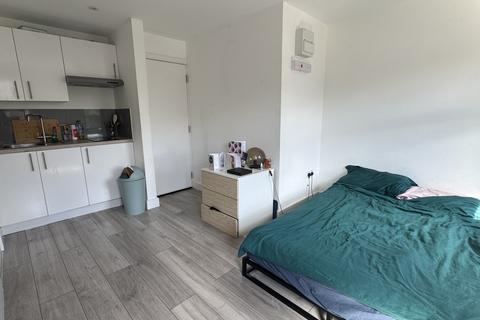 Studio to rent, Edmeston Close, London, E9