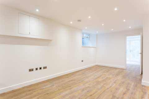 3 bedroom flat to rent, Rowhill Road, London, E5