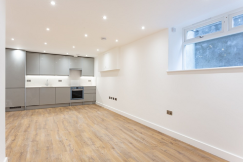 3 bedroom flat to rent, Rowhill Road, London, E5
