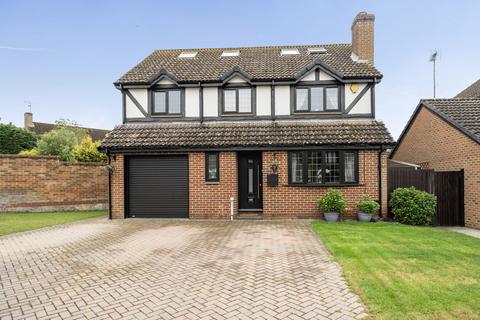 5 bedroom detached house for sale, Huddington Glade, Yateley, Hampshire