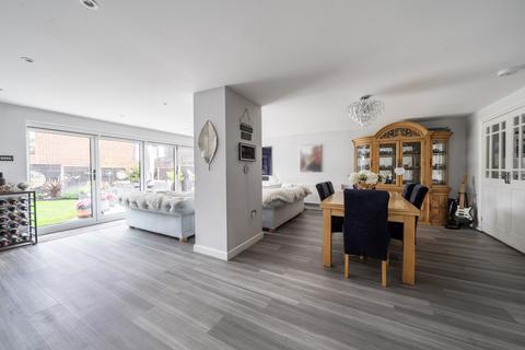 5 bedroom detached house for sale, Huddington Glade, Yateley, Hampshire