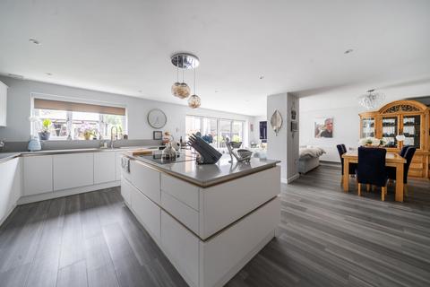 5 bedroom detached house for sale, Huddington Glade, Yateley, Hampshire