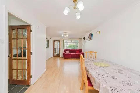 3 bedroom detached house for sale – pohled 2