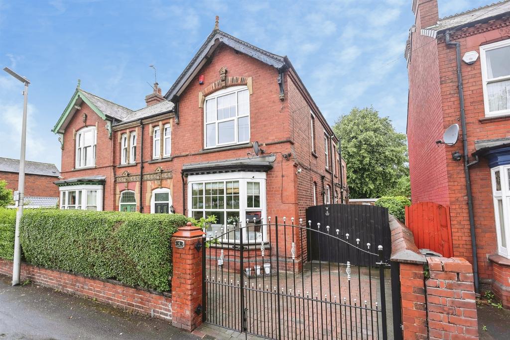 5 bedroom semi-detached house for sale