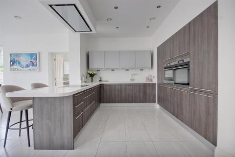 4 bedroom detached house for sale, Old College Drive, Beverley