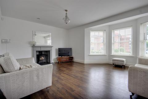 4 bedroom detached house for sale, Old College Drive, Beverley