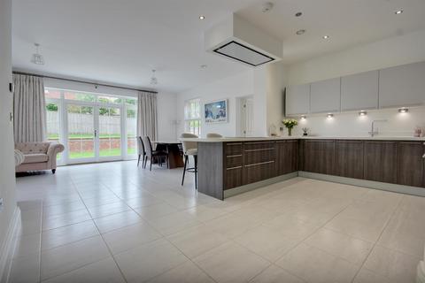 4 bedroom detached house for sale, Old College Drive, Beverley