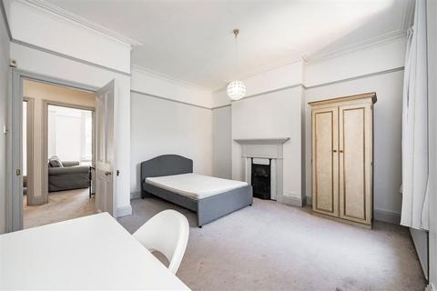 undefined, Bishops Park Road, London SW6