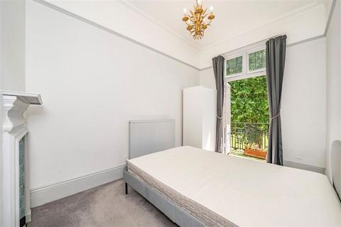 undefined, Bishops Park Road, London SW6
