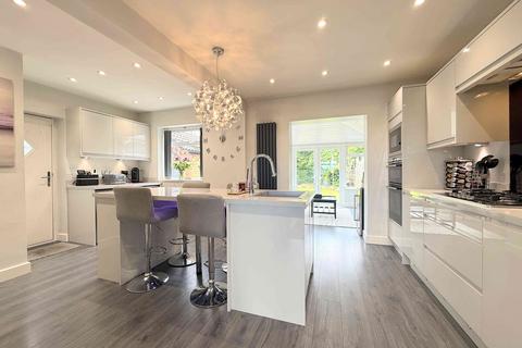 3 bedroom semi-detached house for sale, Beacon Road, Bradford BD6