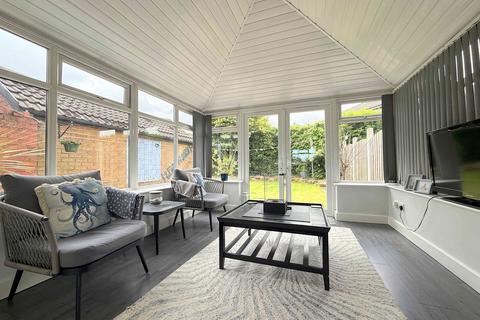 3 bedroom semi-detached house for sale, Beacon Road, Bradford BD6