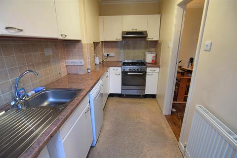 2 bedroom semi-detached house to rent, Old Milverton Road