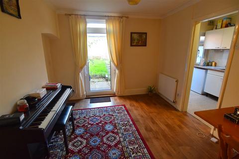 2 bedroom semi-detached house to rent, Old Milverton Road