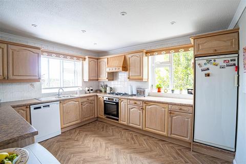 5 bedroom detached house for sale, Fairlight Road, Hastings