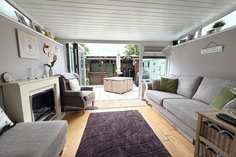 undefined, Hampton Road West, Hanworth, Feltham, TW13
