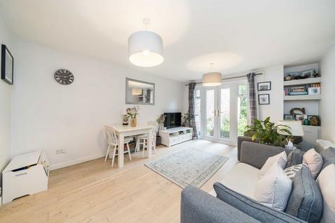 Broomhill Road, London SW18
