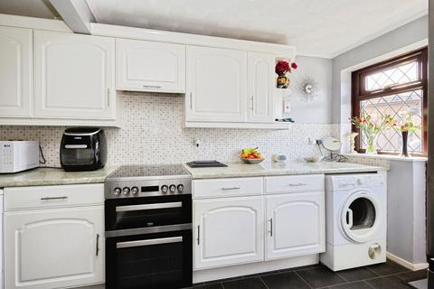 3 bedroom end of terrace house for sale, Oak Tree Road, Ashford, TN23 4