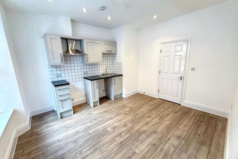 1 bedroom flat to rent, Market Street, Torquay, TQ1