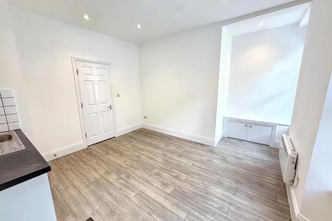 1 bedroom flat to rent, Market Street, Torquay, TQ1