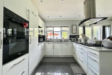 4 bedroom semi-detached house for sale, Stirling Road, Hayes
