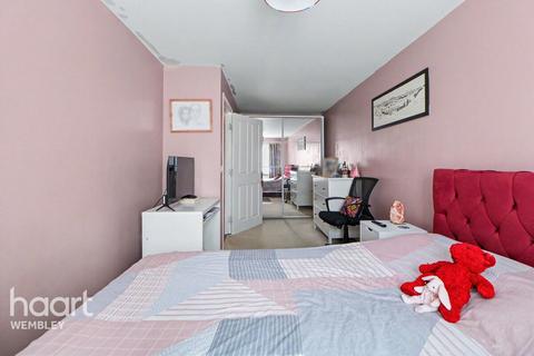 undefined, King George Crescent, Wembley