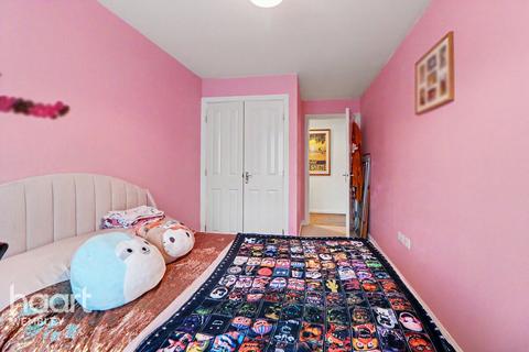 undefined, King George Crescent, Wembley