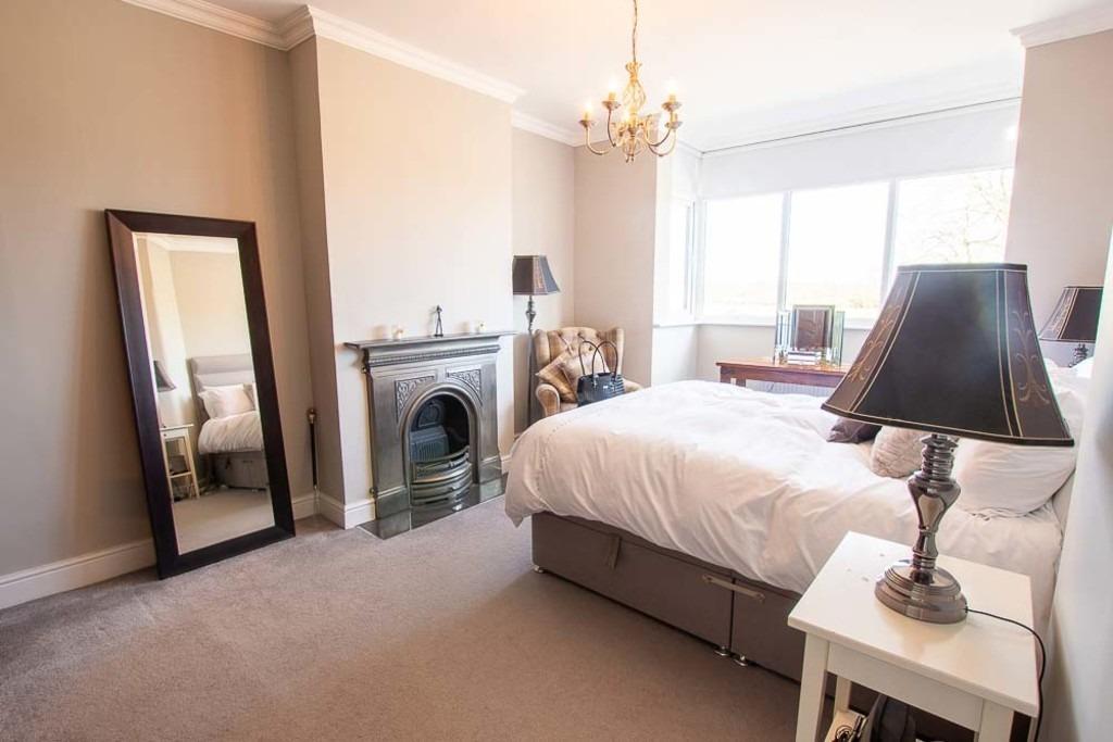 Bedroom, fireplace