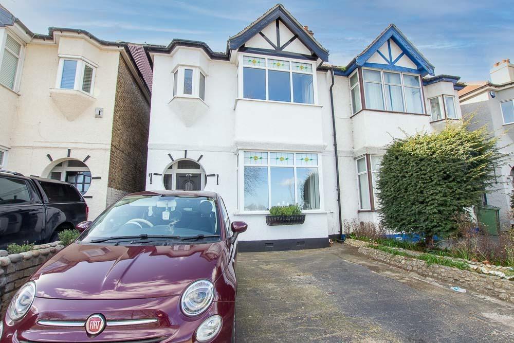 Detached house exterior, driveway